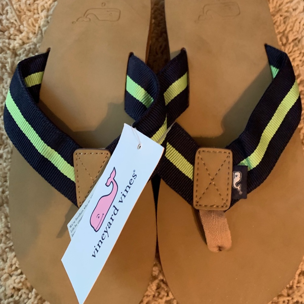 Women’s Vineyard Vines flip flops size 6